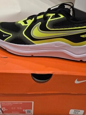 Nike Boys Cosmic Runner - Black & Volt